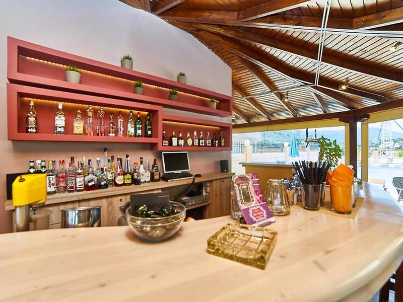 C9F5C57E42F17EBBDF6A0041B1A82D3D