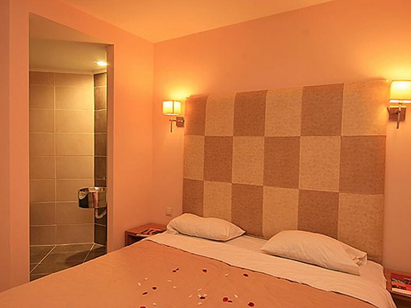 A78CC561B868E7033D570F73554D252C