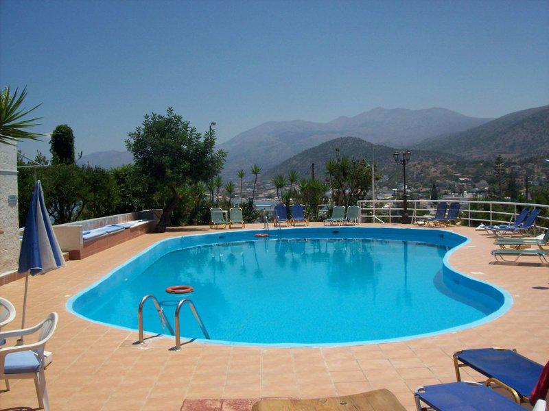 97B96868A9DAE0694C904F580A2BC22E