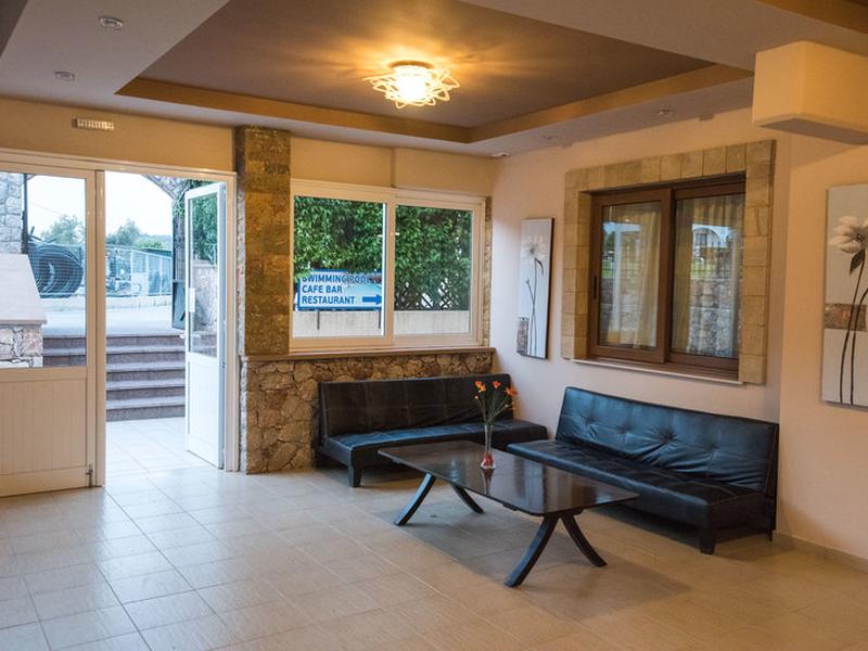 BBF00456611817D389ED51F6B422ADDA