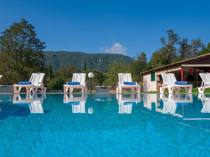 27C6E0F70AA9D3D5CC1D88D56A7FED92