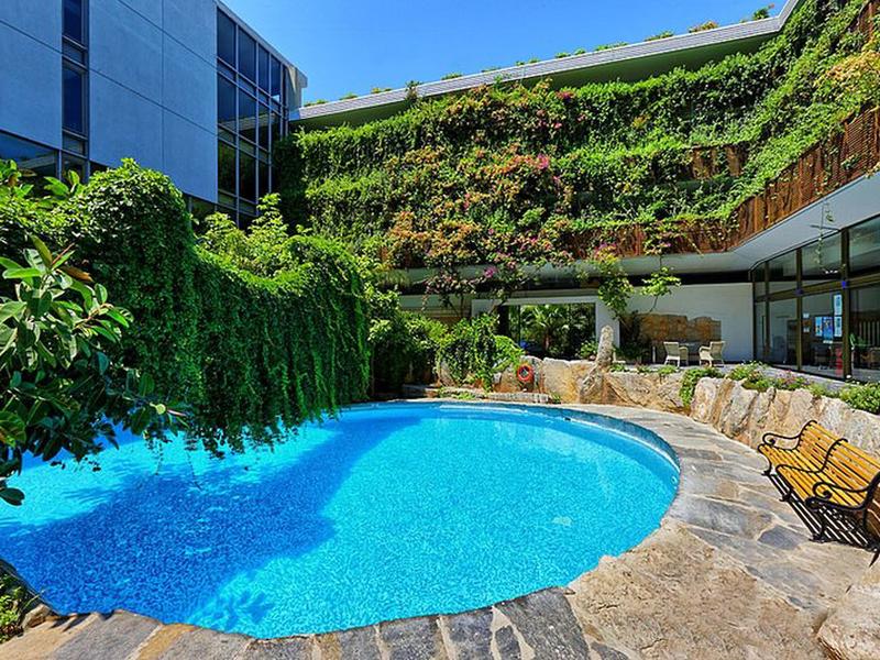 9892E7F42C64396D278BE30525AE00D0