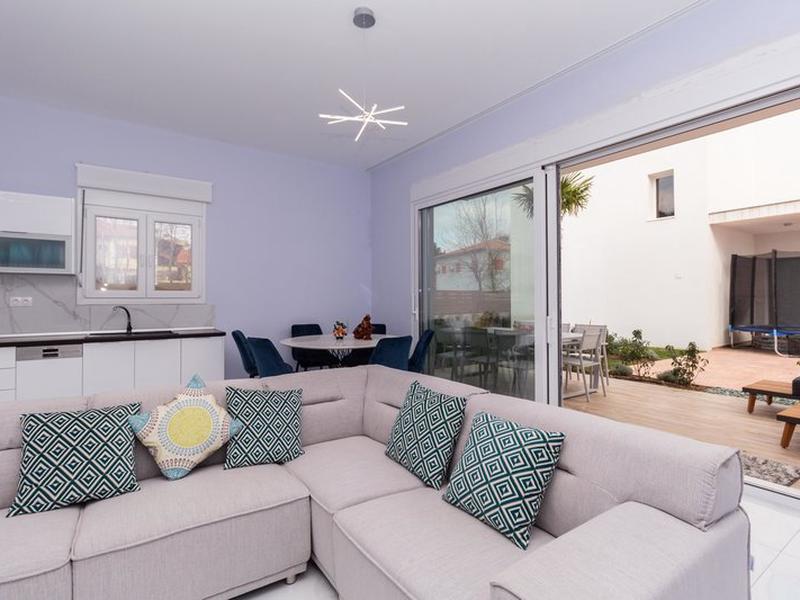 DB59C81F0BD3045D9396E5D9FA541381