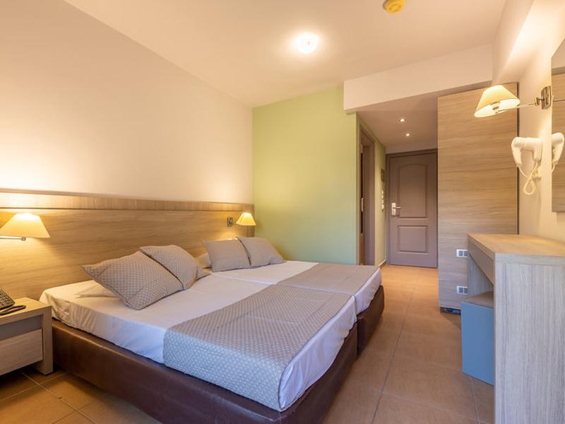 EF0F5AFCAAB2BB4AFE703B43BA0064C1