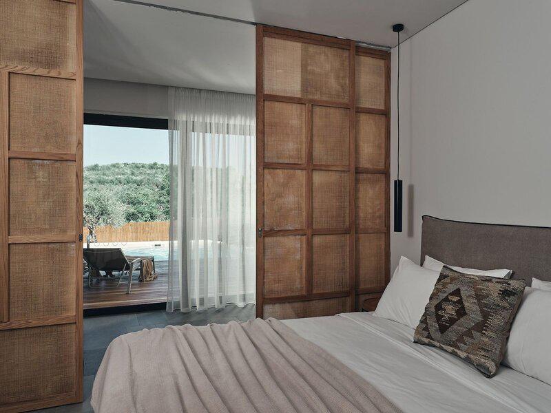 51DEF85C66E47A652958E021F3ECE39C