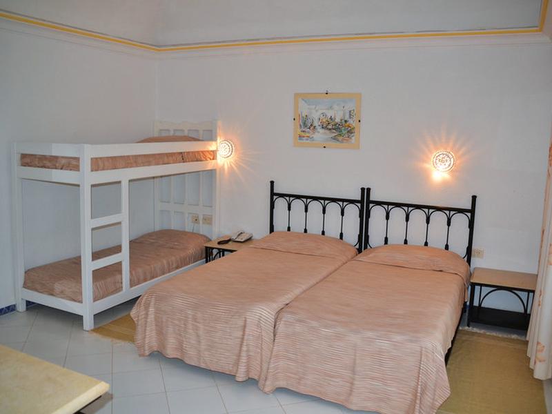 79C886F5DE736483BCC2C4A4E1E13A39