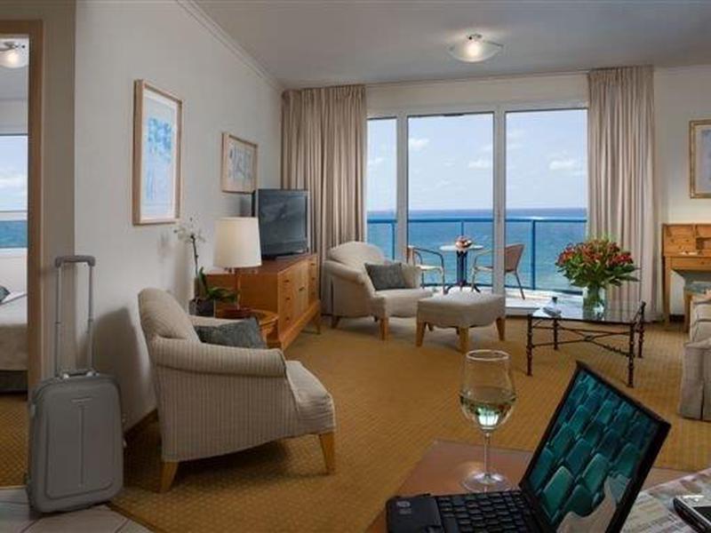 0B56F91198DC7D270859D9EB20427BE2