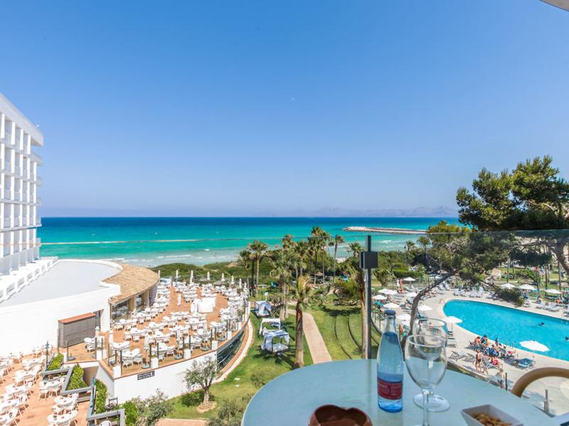 A0C2015F68D16AD4089430807BCB51C9