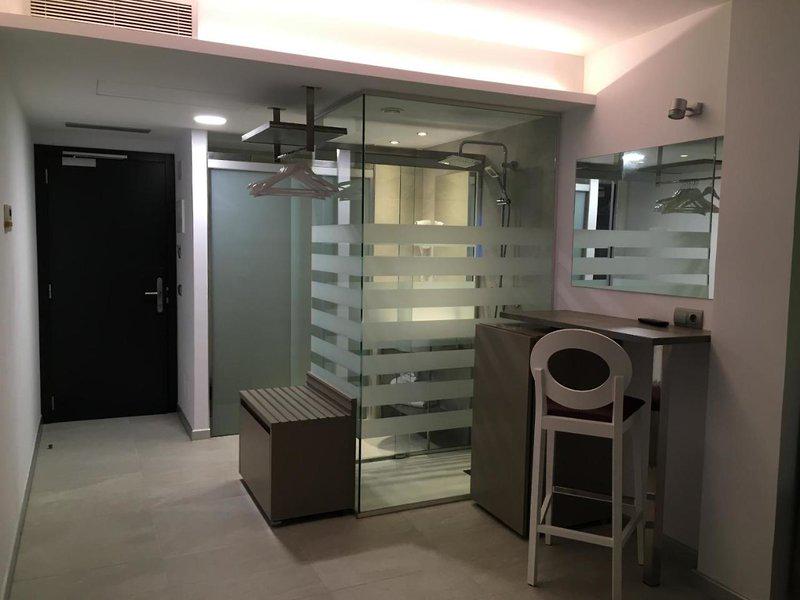 F2B3F4C081CFE451D84C8D76E4005104