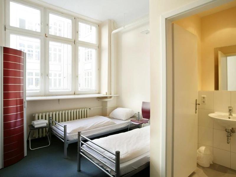 8D696E9AC6FF7F10A3E5320866619F43