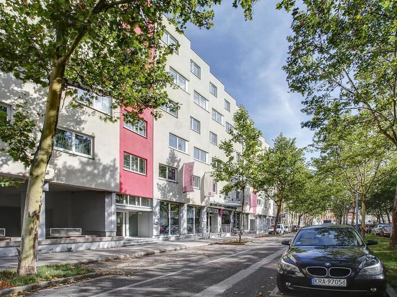 3F275FB8E4BFFB33C81E52B963DB0EA0