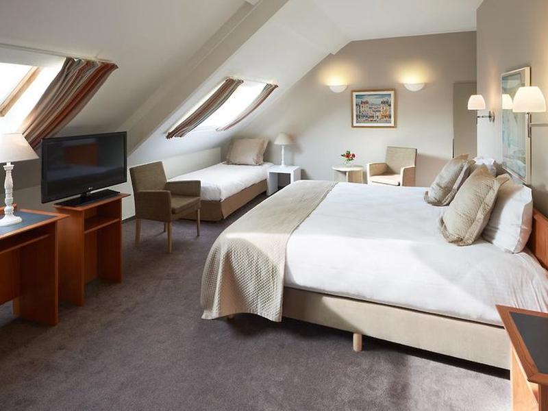 C4EAC34361D44977EFF1B2BD186979C6