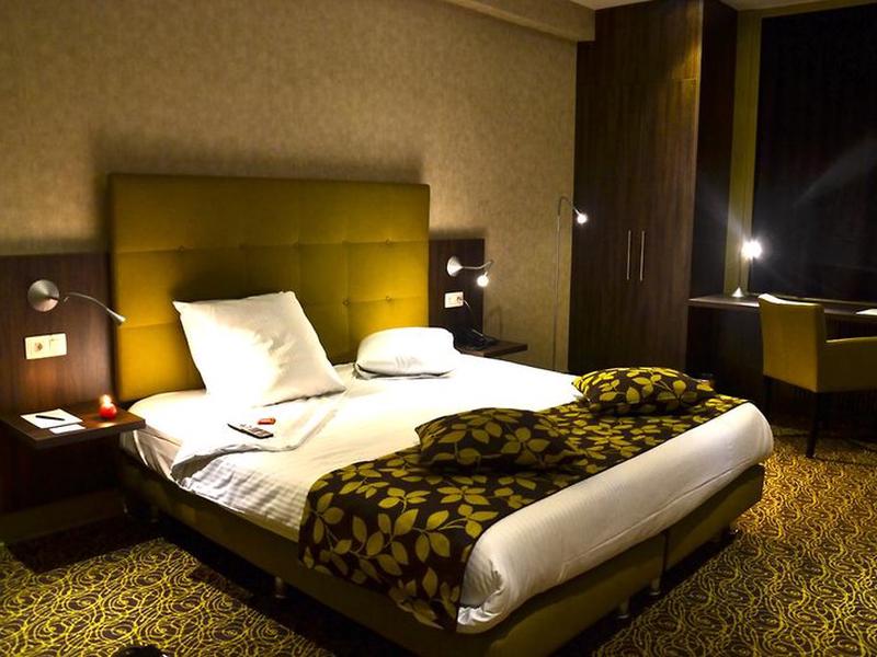 0954846E9335EDF86BFE0294B8E8C1FC