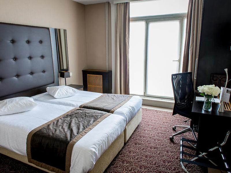 96799CC674F5761F643DE05012F902AA