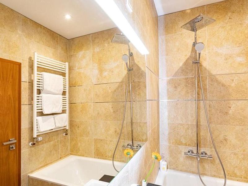 73C7F76842CB72E51C32BCFEADE185E3