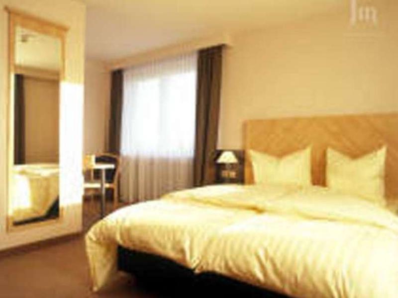 6E9C0DC1F0A48C471F188EC2FAC889AB