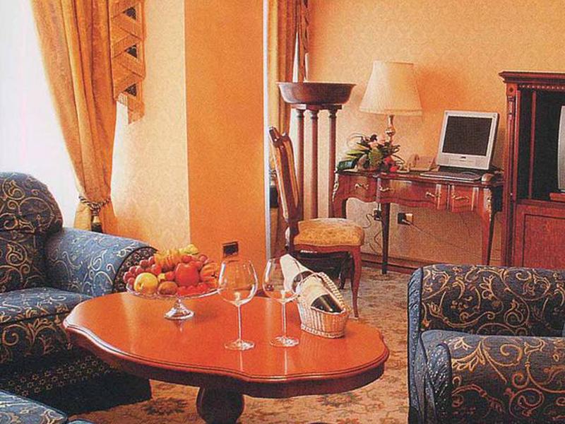 F97FF6CE72258F6BFB20513F53367019