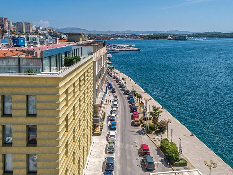 06A9195B51F66D2122ADF121855CCAC1