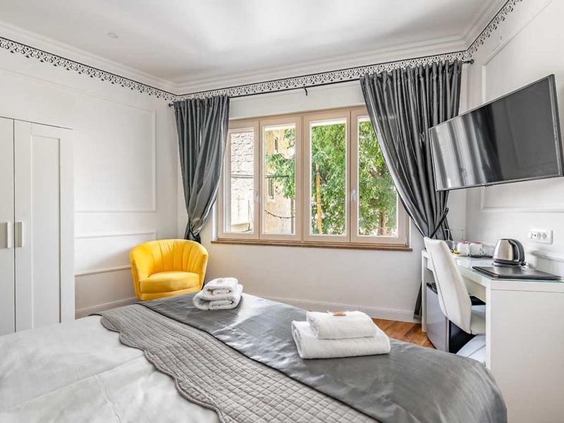 F6F24D94722D421A251EE9EA6AB3E3CD