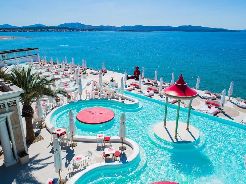 FDCF26FEDFFD1A0913D49D9274DE9887