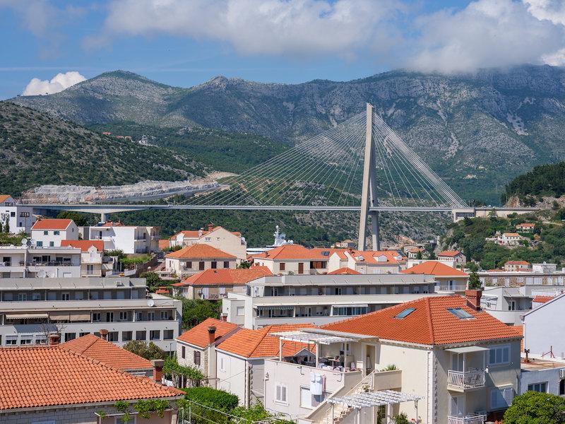 F9306BC2F73EDA44F98762AF6C1A6A15