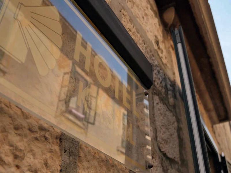 28AF495B35D3688BA185D6A817AA796E