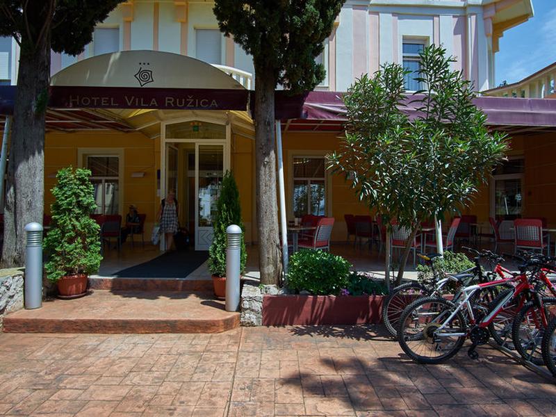 CE1B98A6E7C5D75B92DE113A4AE91179