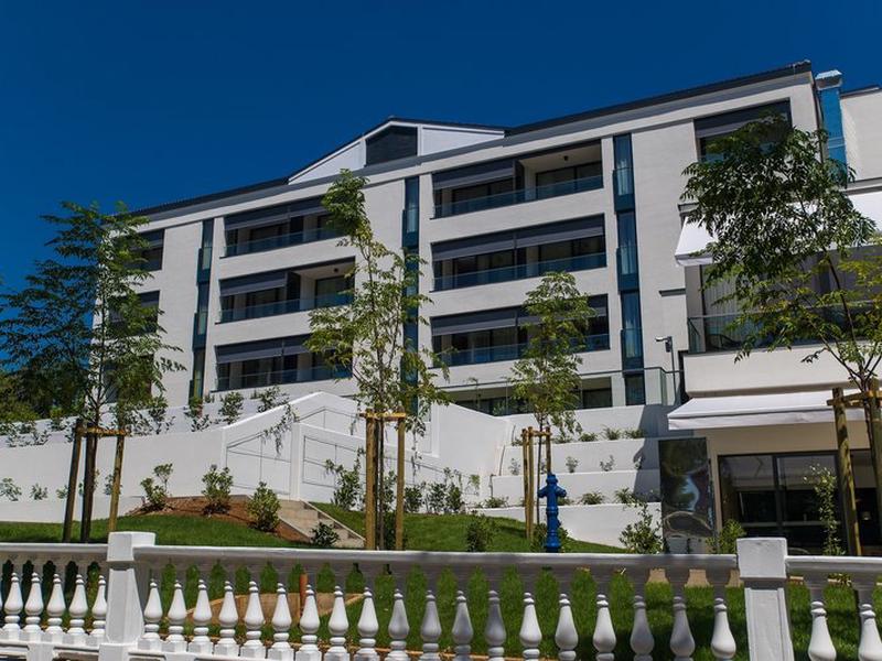 DC1095F032BF49214CF54477BB7B8D2B