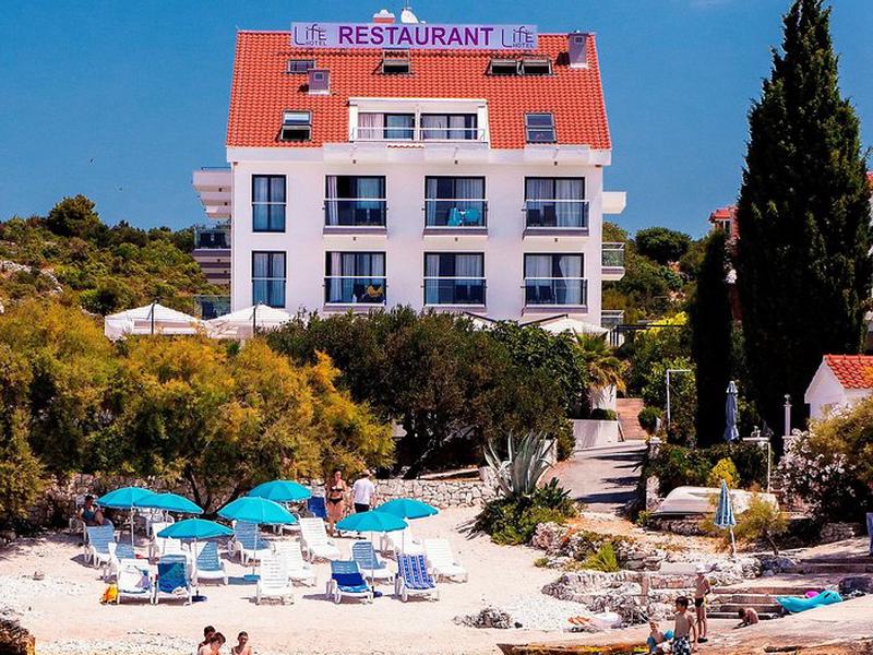 0CEE23D9E2324246E8127A800F1875EE