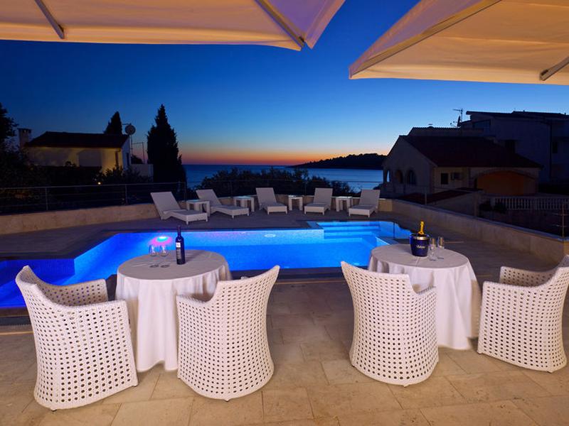 152059564331AE68DA4B744E128F17EF