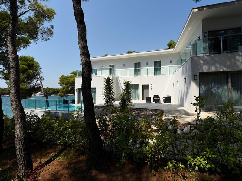 B36B72D5F8876319A2F86CAE0EF70681