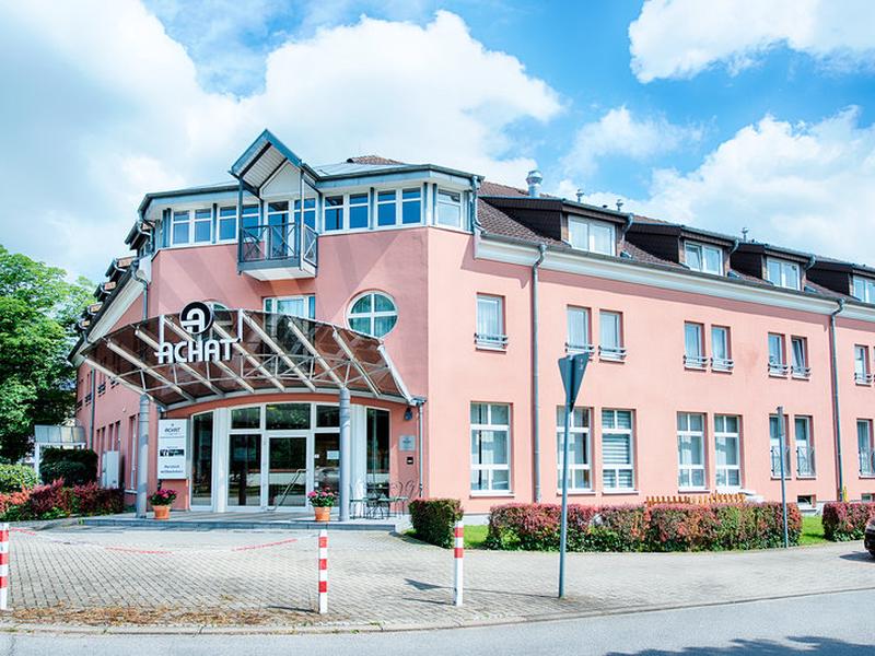 304451457714AA1F0D663F269439D74C