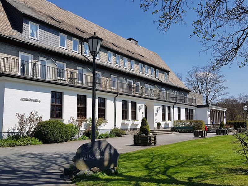 FD9EC30233E32F332B2451DEFD5C56B7