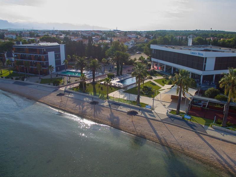 4ACADE004E2C7962D168BC10FCC13C49