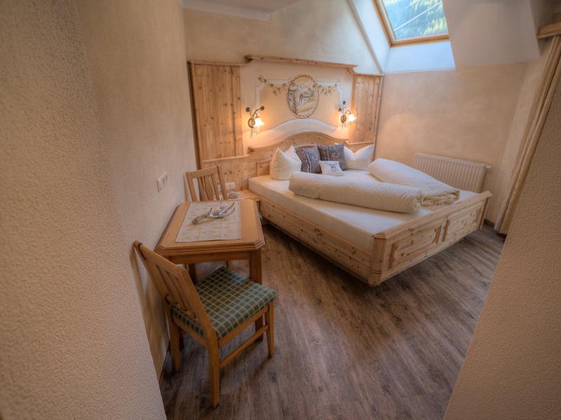 76513BDFEDC89355847CF29D6F3DE10B