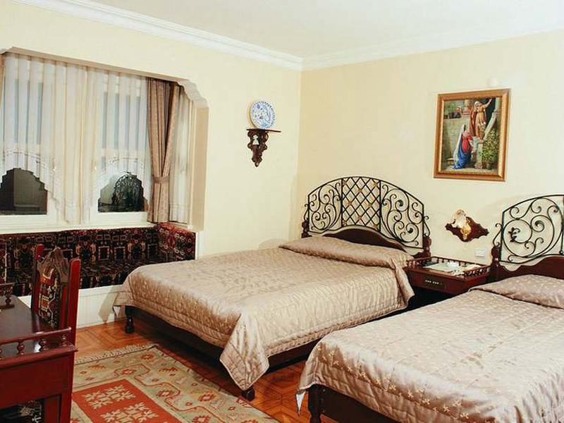 53A0CE1D66B51673E117EEFF949A4A9C