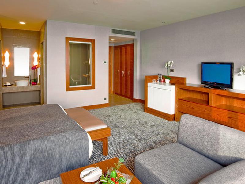 10033018462E6E4057DD273A44BBDE9D