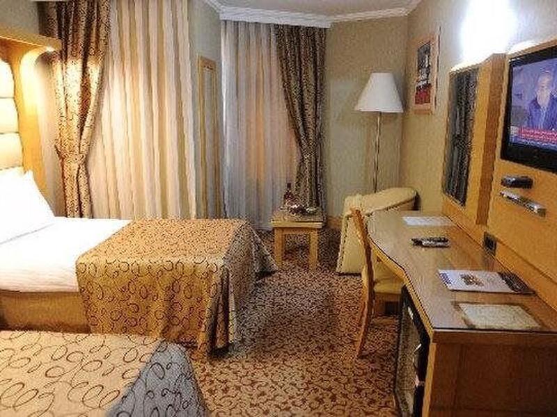 0C85D60A4F816A50B182389675B4E895