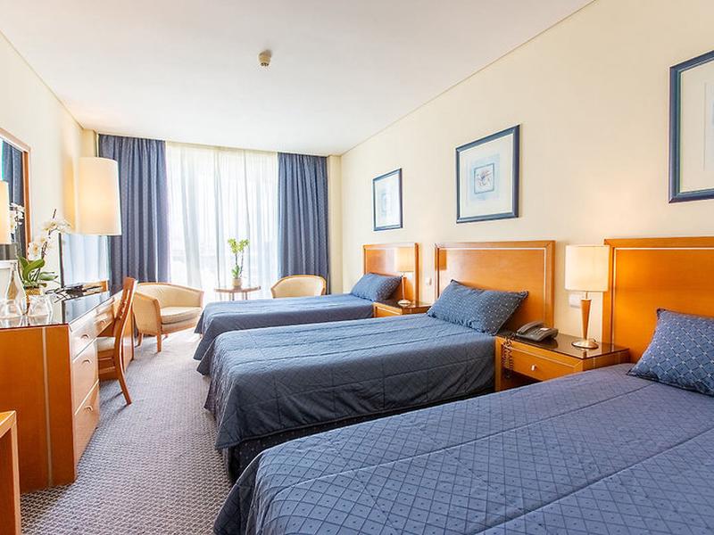 537845780F19A47BF3A2F4305C946F52