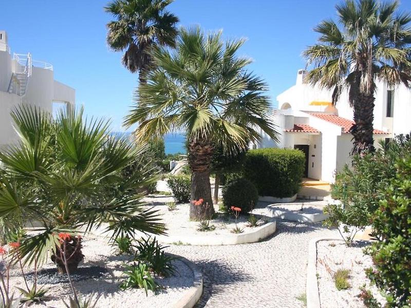 EA04C93085ADEF99856CC9AFD9E216DC