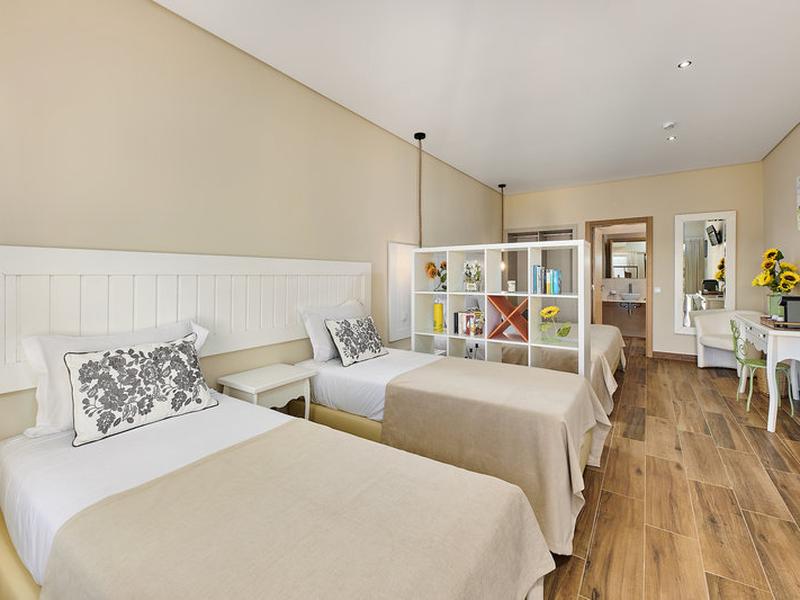 66E8EF56B7124D69969AD0DACAAFACD8