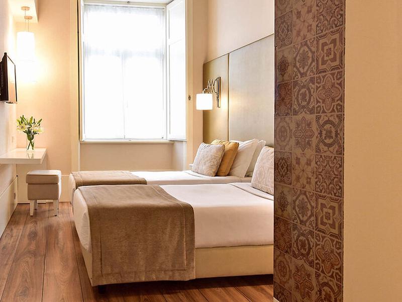 75CDA2FE5E00F405BC1279380E22C8EB