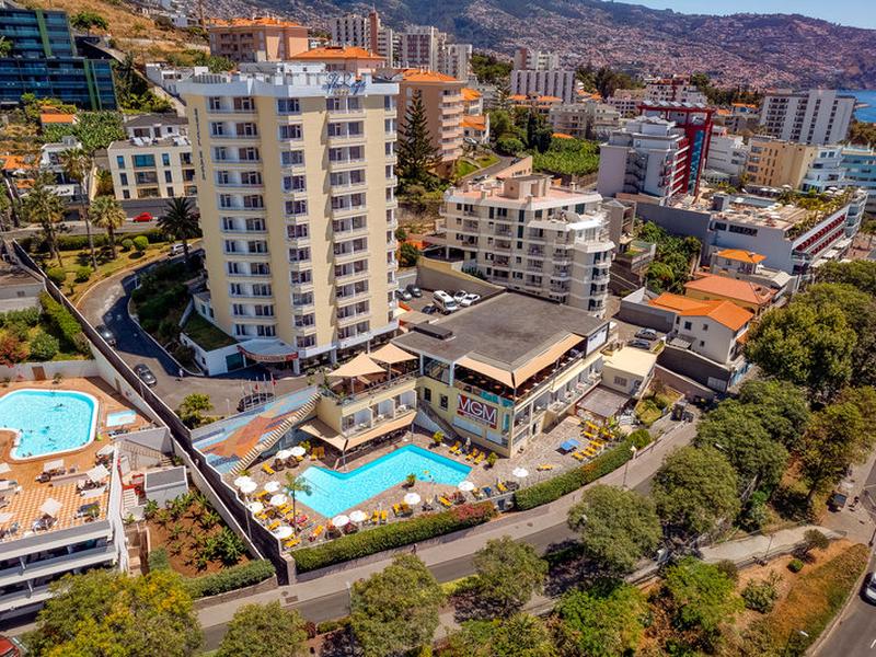 20E59F621E52E3A4FE3B1AFD9C065A14