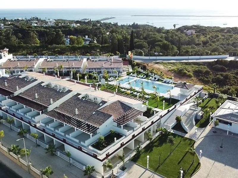 77DC1B7CE63211BCB2053F6158B2AFE1