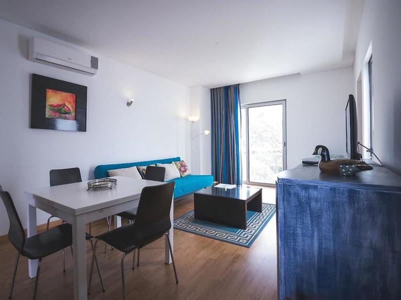 671BBE3CC1B2F33CF4DD4094E879684E