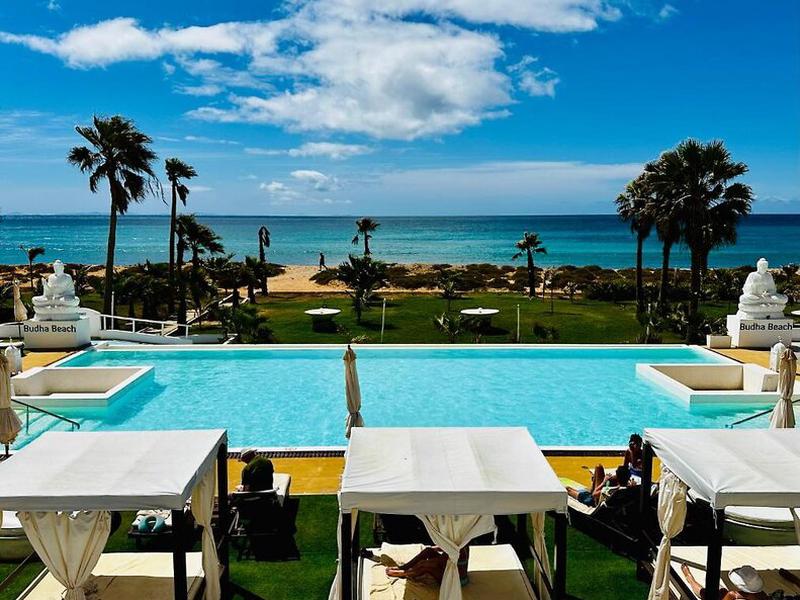 LIVVO Budha Beach
