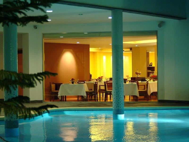 F8B7F58C8E56F9E9A892CD4F3340505C