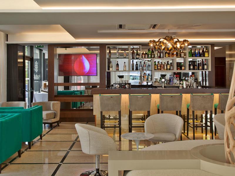 BDC982017B45043E1688403E0B681406