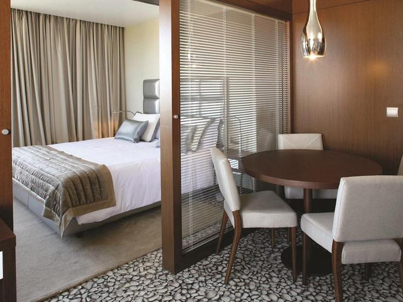 1829E7F9A3609F01653E4D3E7E15937F