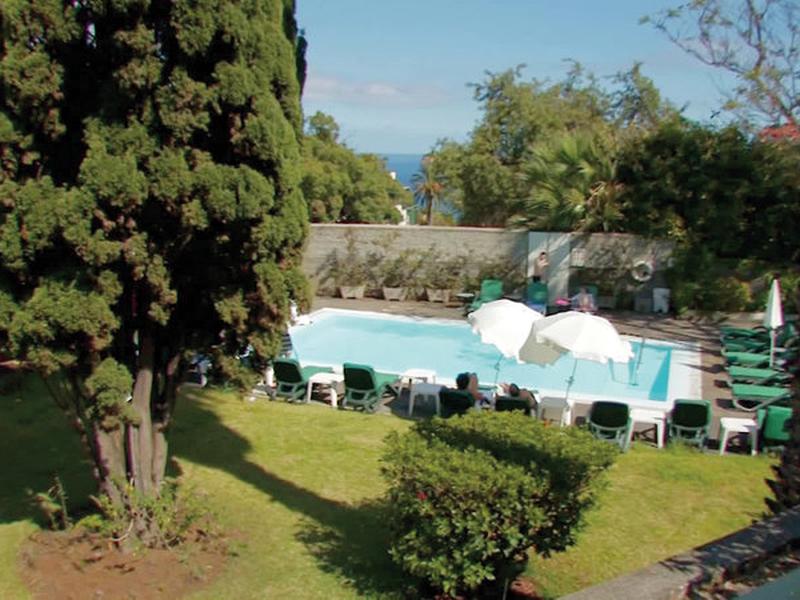 8A8EE1F38F225D700602D79AD31E8F9D